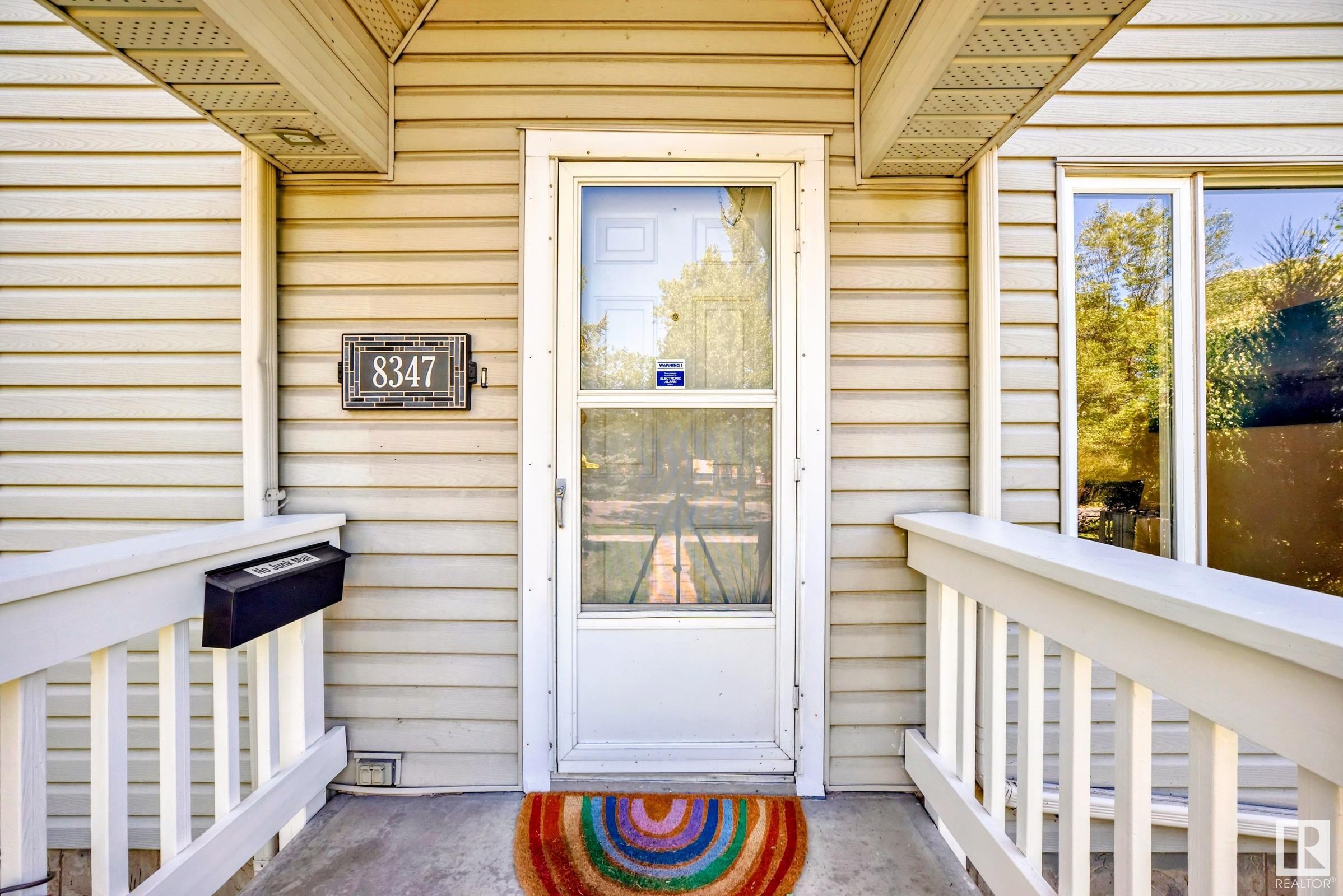 Photo de la propriété: 8347 81 Avenue NW AB T6C 0W1