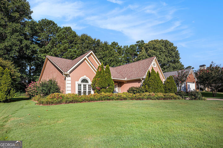 Property Photo: 1576 Poplarwood Northwest Lane GA 30043