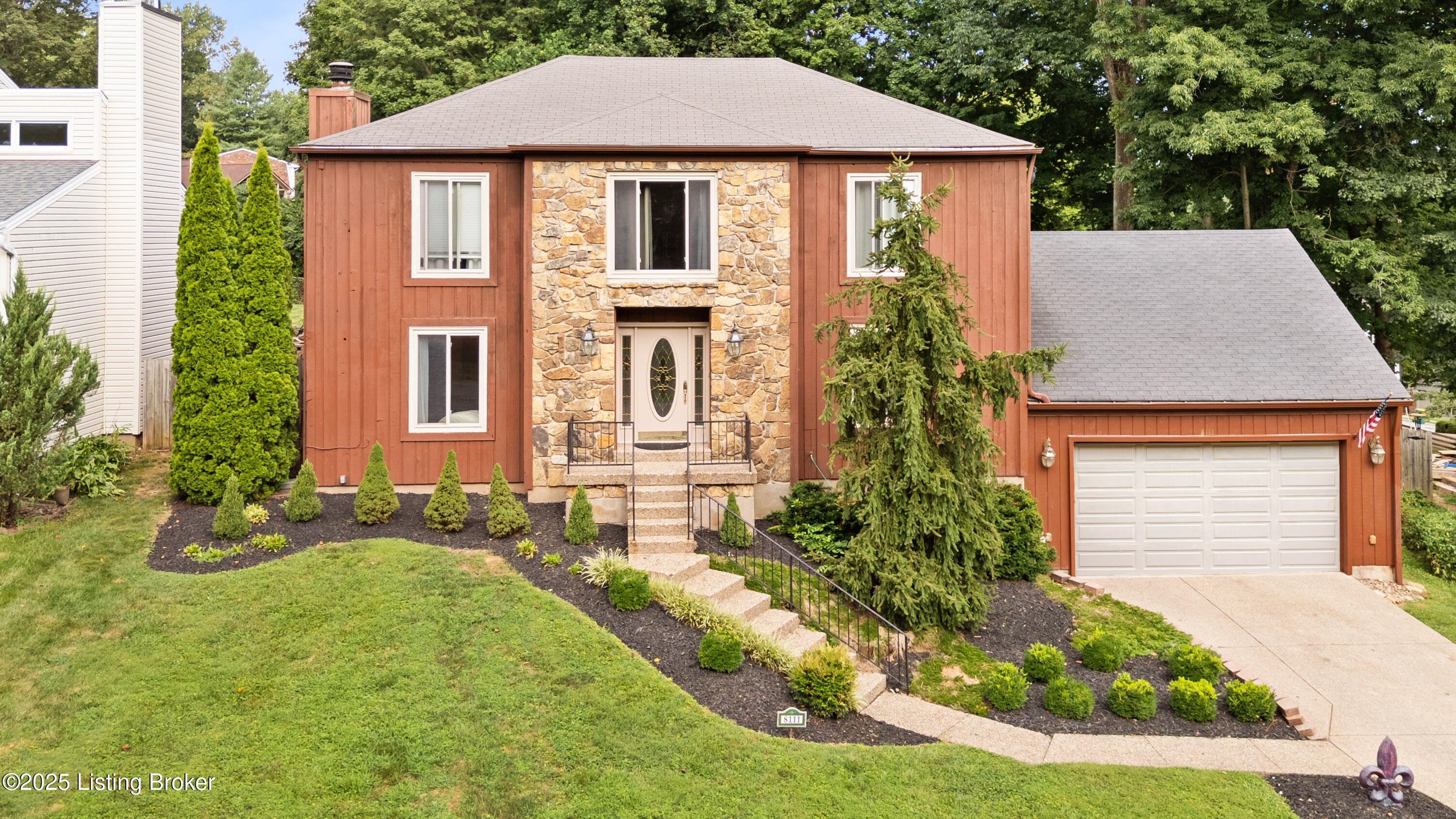 Property Photo: 8111 Barbour Manor Dr KY 40241