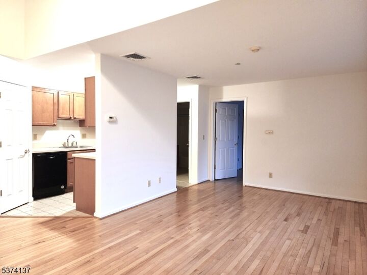 Property Photo:  5 Hamburg Tpke 5  NJ 07405 