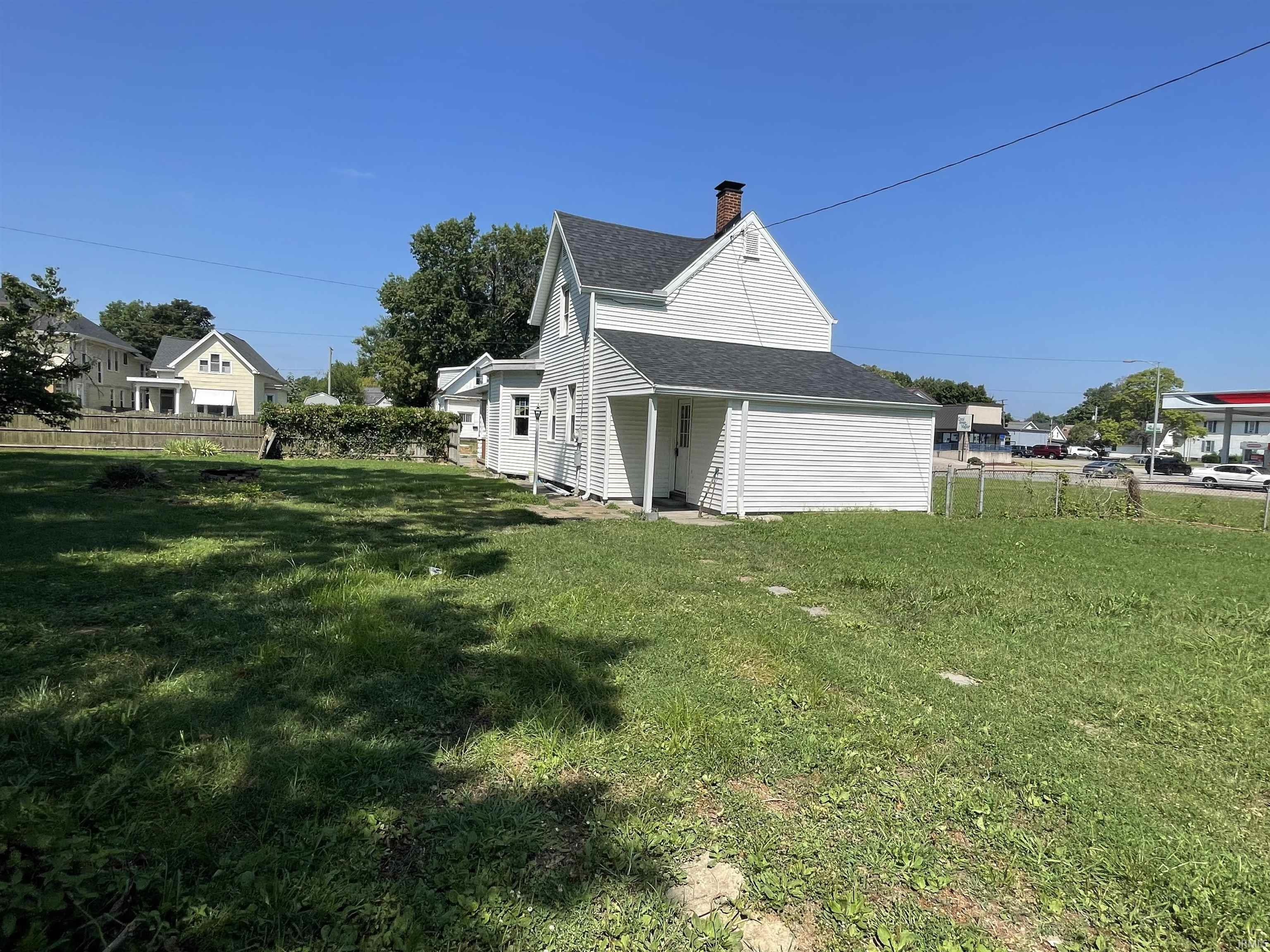 Property Photo: 1107 N First Avenue IN 47710