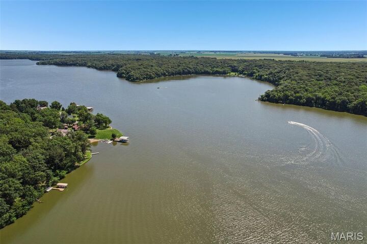 Property Photo:  20 Lake Pointe Lane  IL 62056 