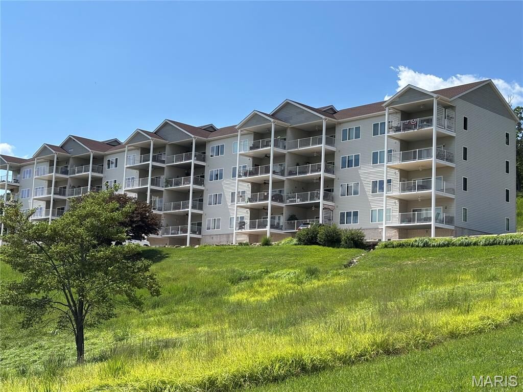 Property Photo: 401 Timber Ridge Drive 16 IL 62037