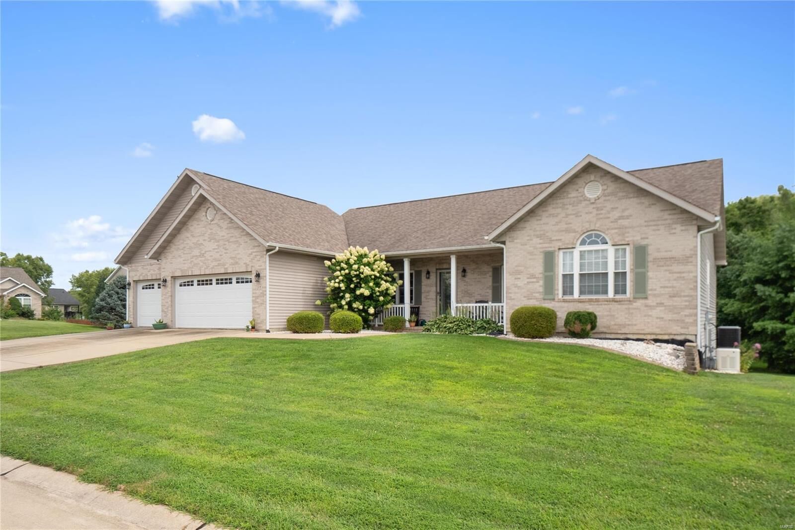 Property Photo: 124 Oak Hill Drive IL 62062
