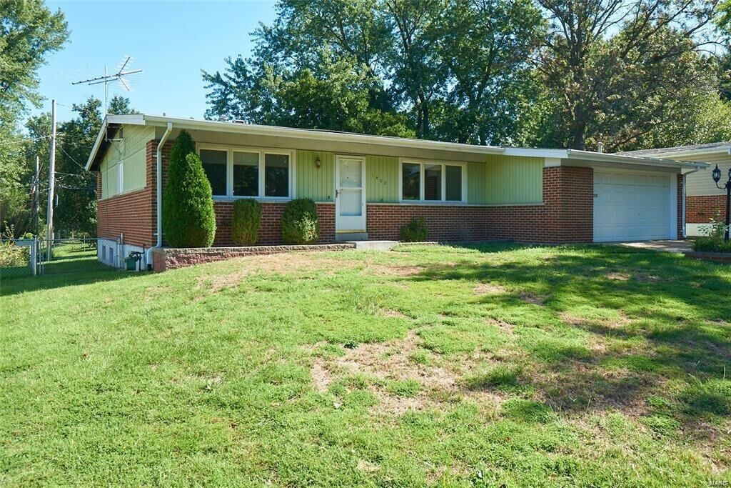 Property Photo: 1400 Paddock Drive MO 63033