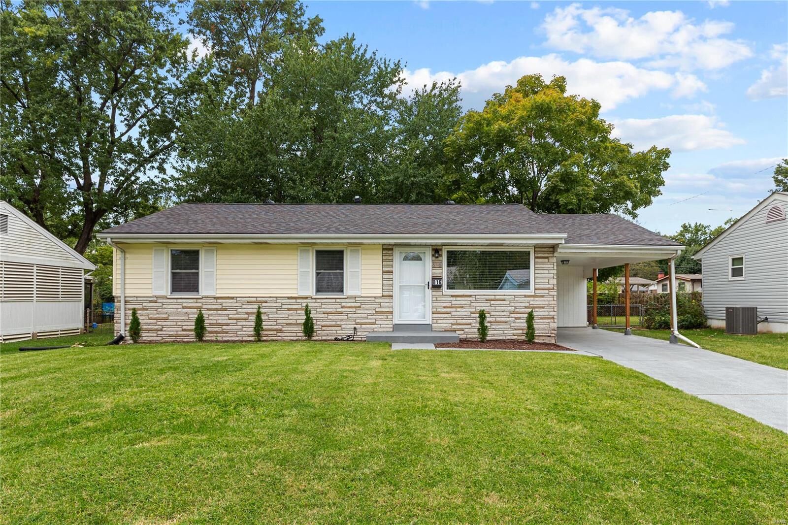 Property Photo: 816 Riderwood Drive MO 63042