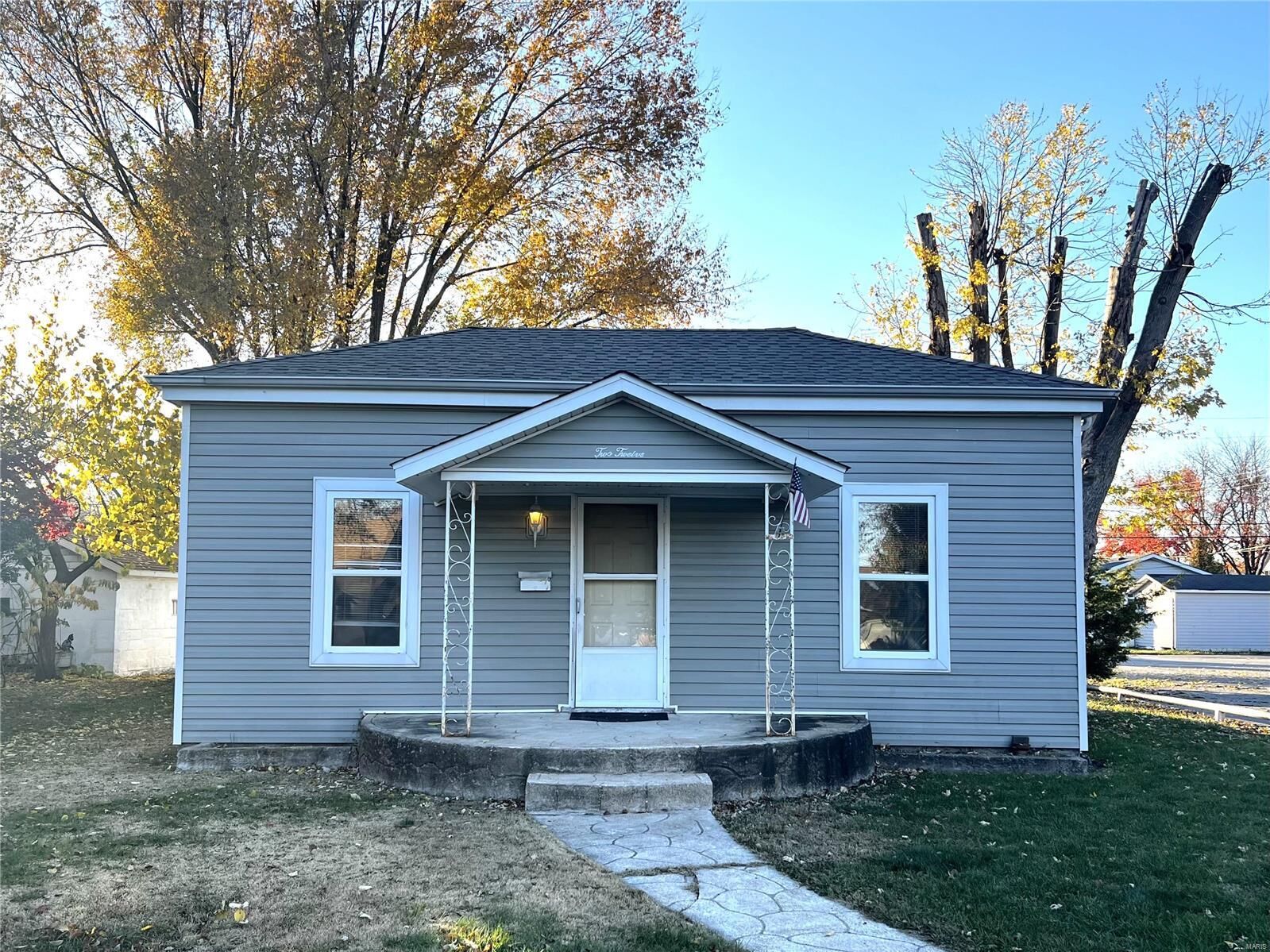 Property Photo:  212 Logan Street  IL 62010 