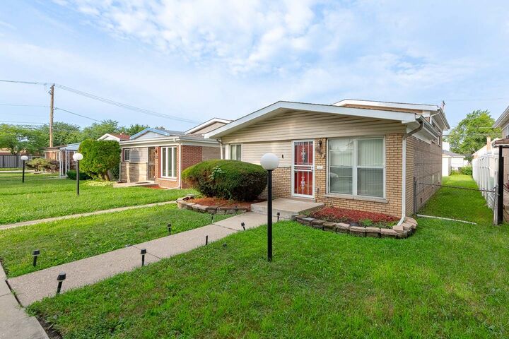 Property Photo:  9432 S Union Avenue  IL 60620 