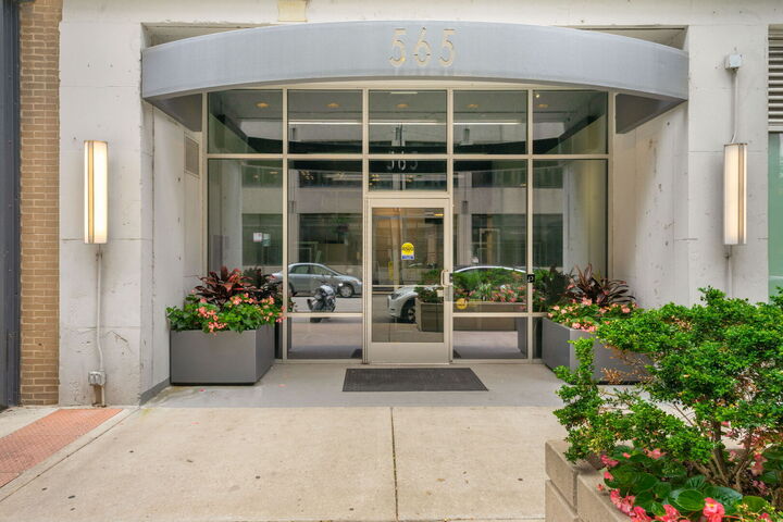 Property Photo: 565 W Quincy Street 501 IL 60661