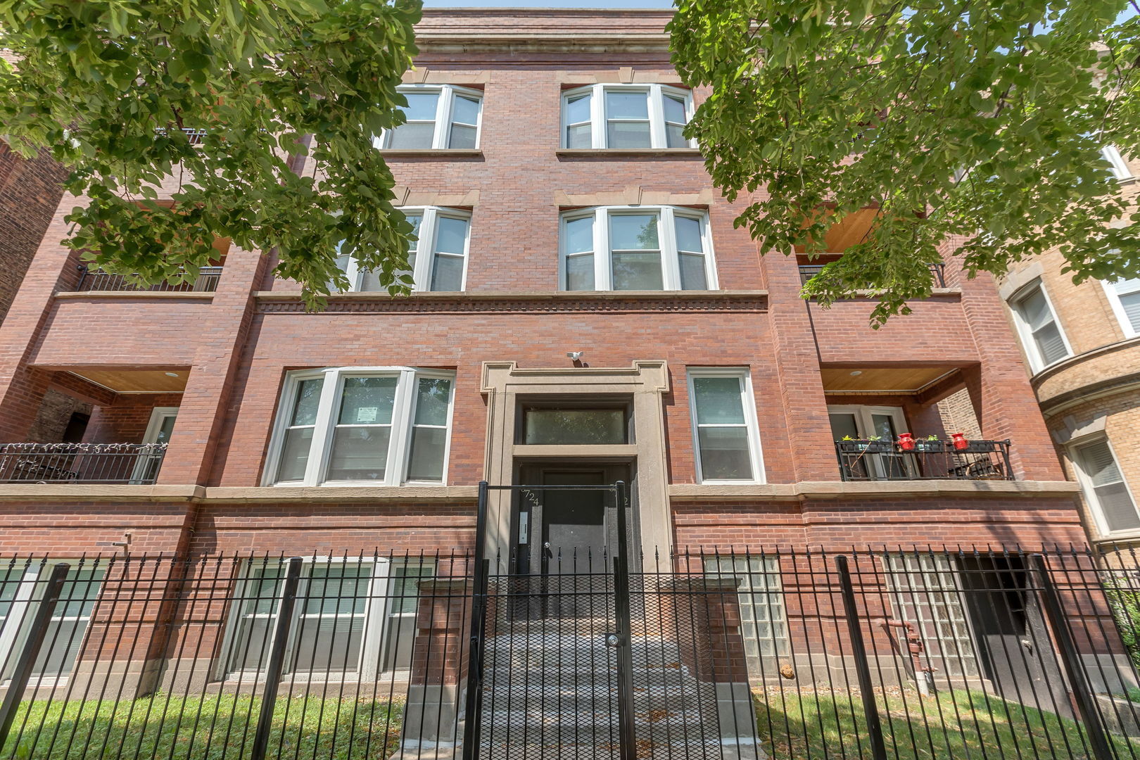 Property Photo:  5724 S King Drive 2  IL 60637 