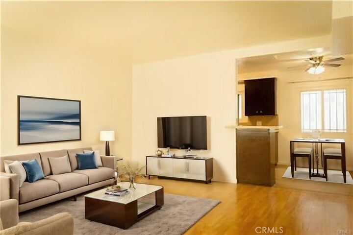 Property Photo:  919 E La Palma Drive 4  CA 90301 