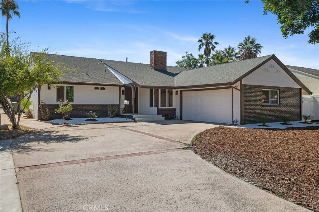 Property Photo: 10217 Lemona Avenue CA 91345