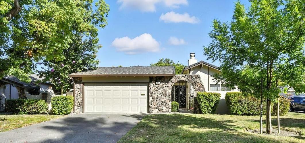 Property Photo: 5880 Gloria Drive CA 95822