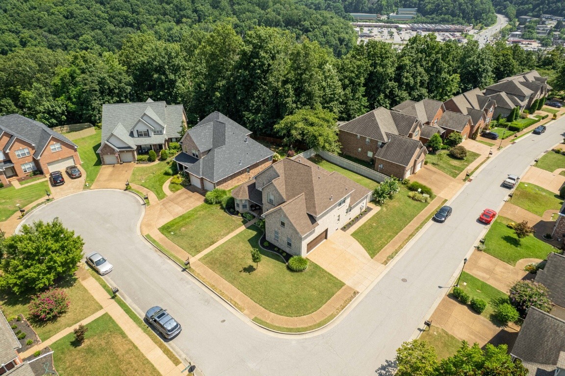 Property Photo: 300 Pinnacle Pl TN 37221