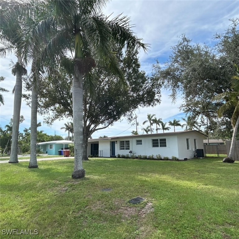 Property Photo: 1541 Grace FL 33901