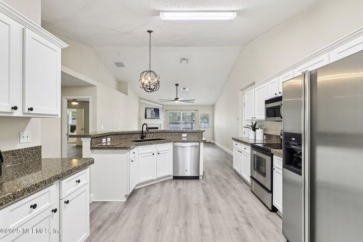 Property Photo:  1437 Heather Glen Lane  FL 32068 