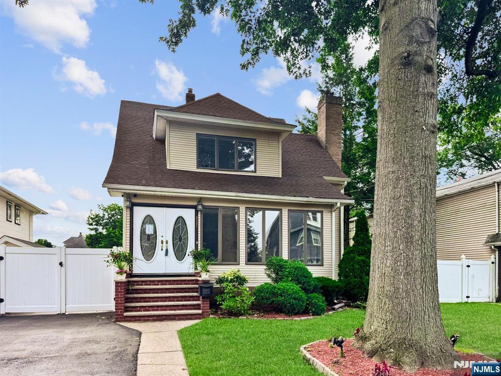 237 Elm Avenue  Teaneck NJ 07666 photo