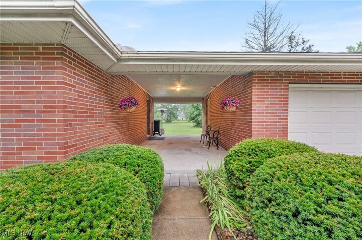Property Photo: 901 Wilshire Drive OH 44001