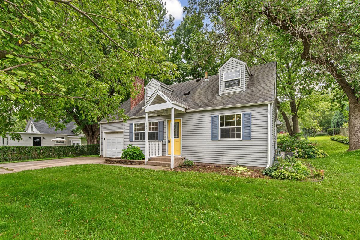 Property Photo:  409 Greenvale Avenue W  MN 55057 