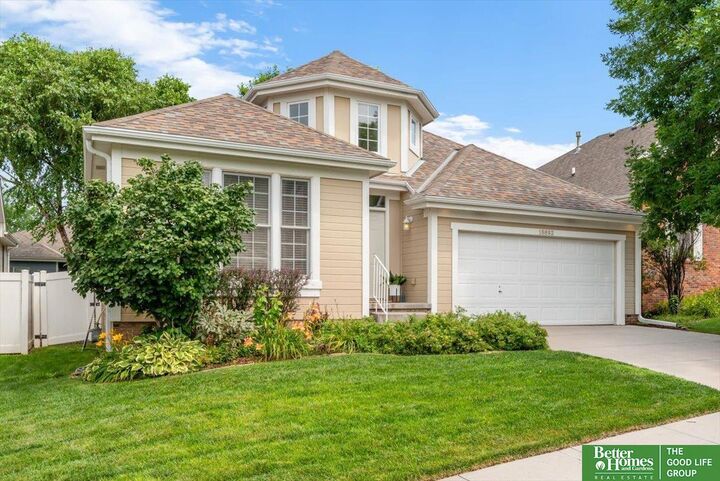 Property Photo: 18892 Mason Plaza NE 68022