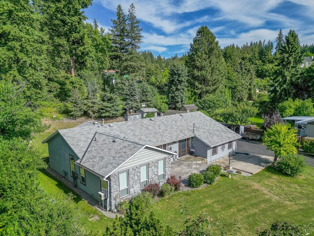 Property Photo:  1850 Lakeshore Road  BC V1E 3X7 