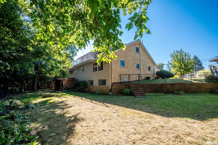 Property Photo: 1815 S Timber Court IL 61607
