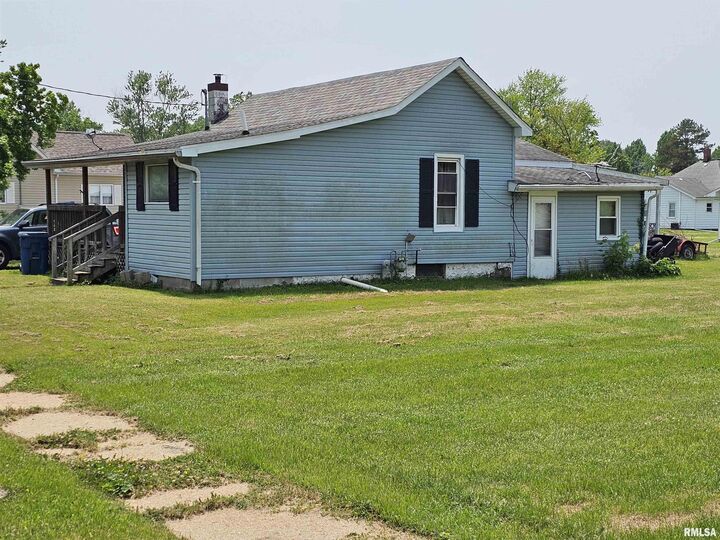 Property Photo:  707 S Cockrum Street  IL 62884 