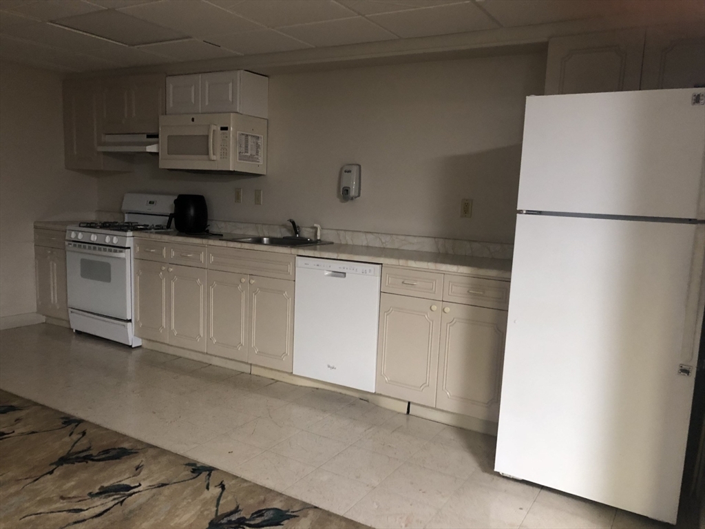 Property Photo:  22 Chestnut Place M4  MA 02445 