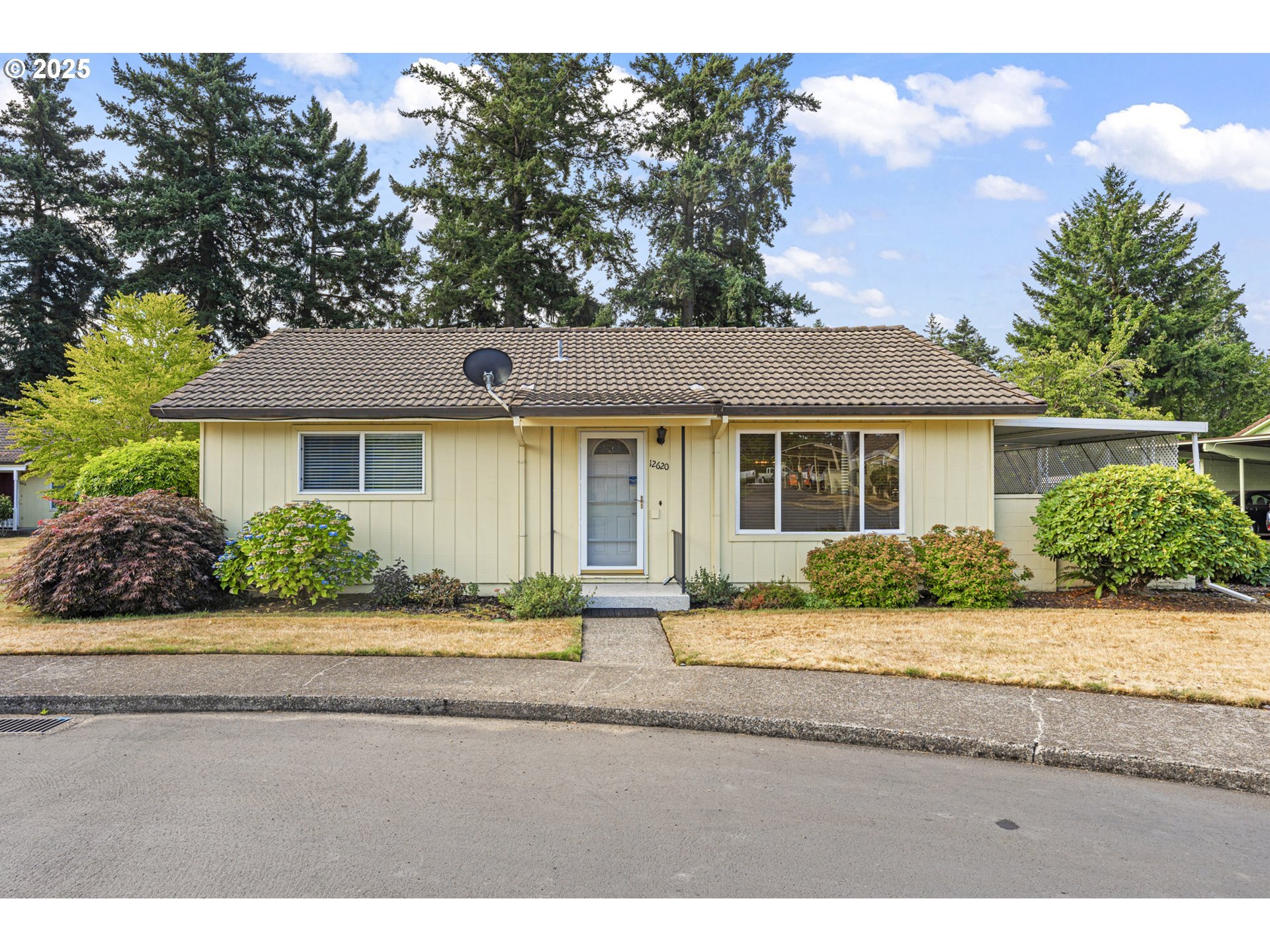 12620 SE Main St  Portland OR 97233 photo