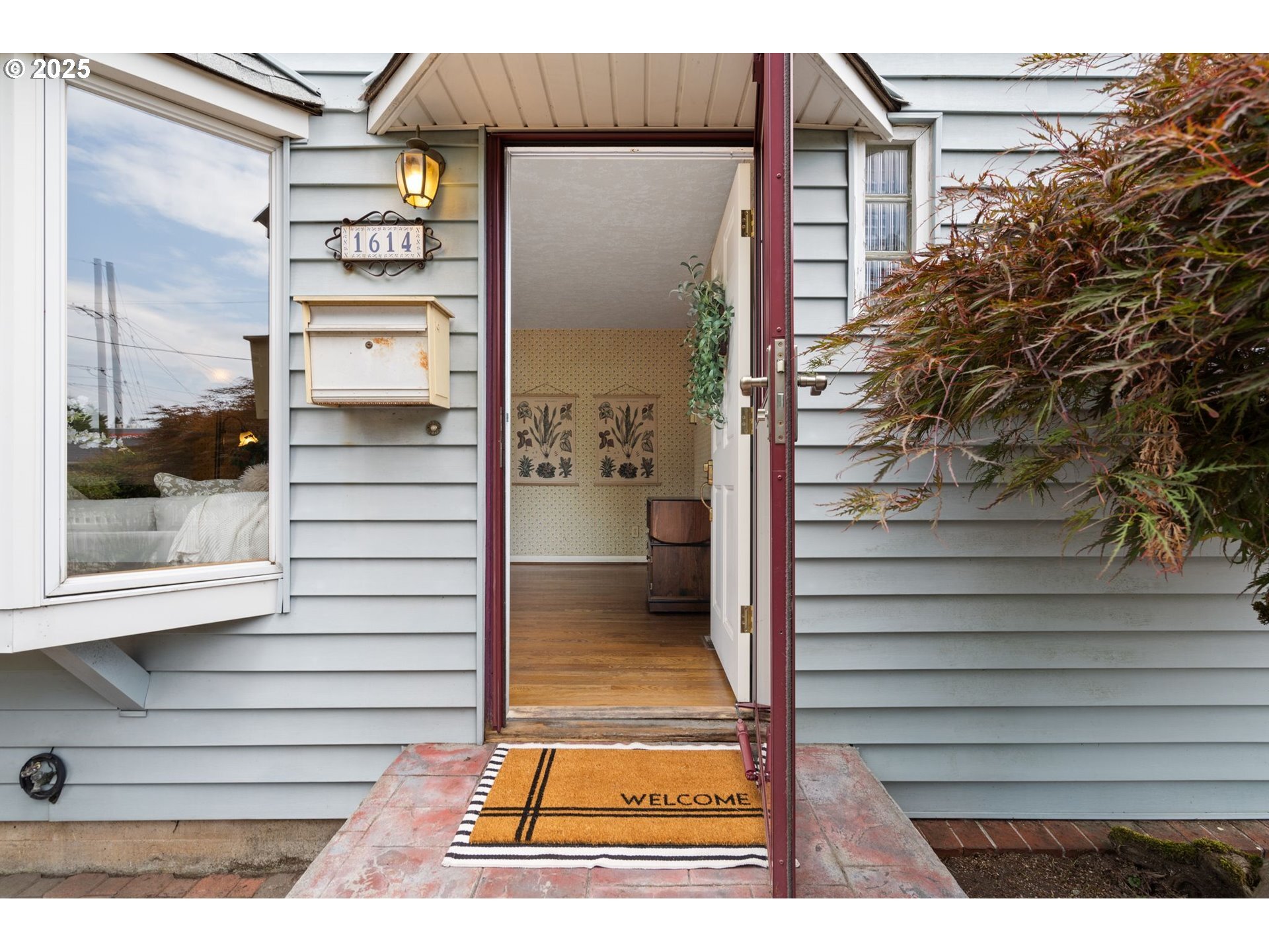 Property Photo: 1614 NE 120th Ave OR 97220