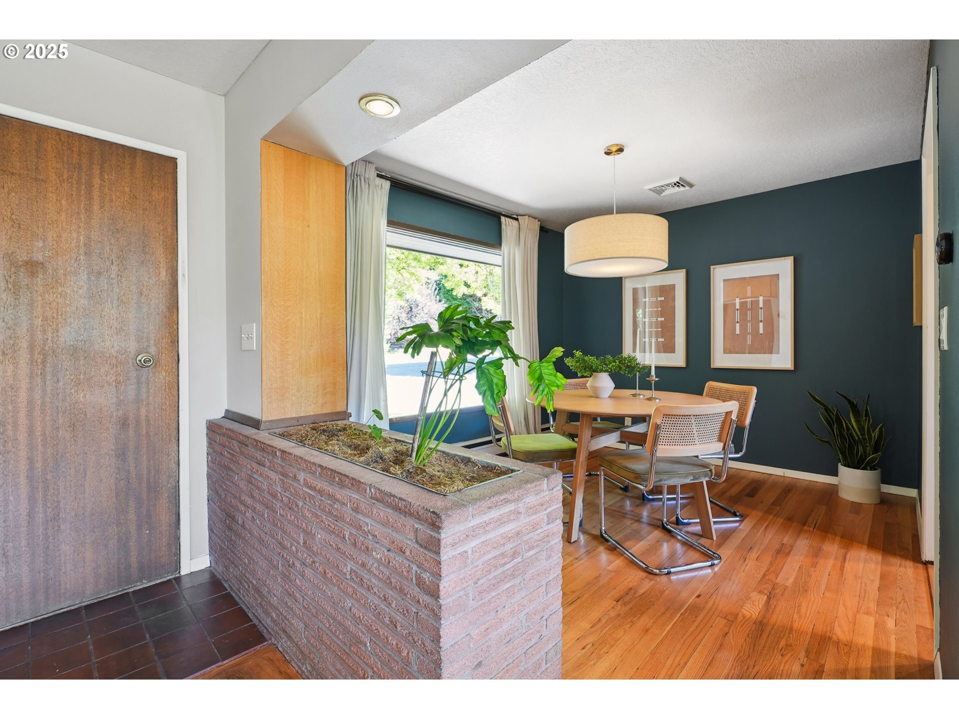 Property Photo: 5820 SW Miles Ct OR 97219