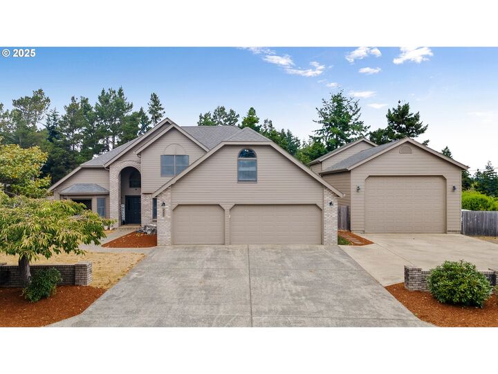 2200 17th St  North Bend OR 97459 photo