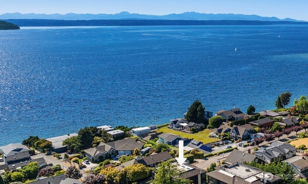 Property Photo: 23840 7th Avenue S A102 WA 98198