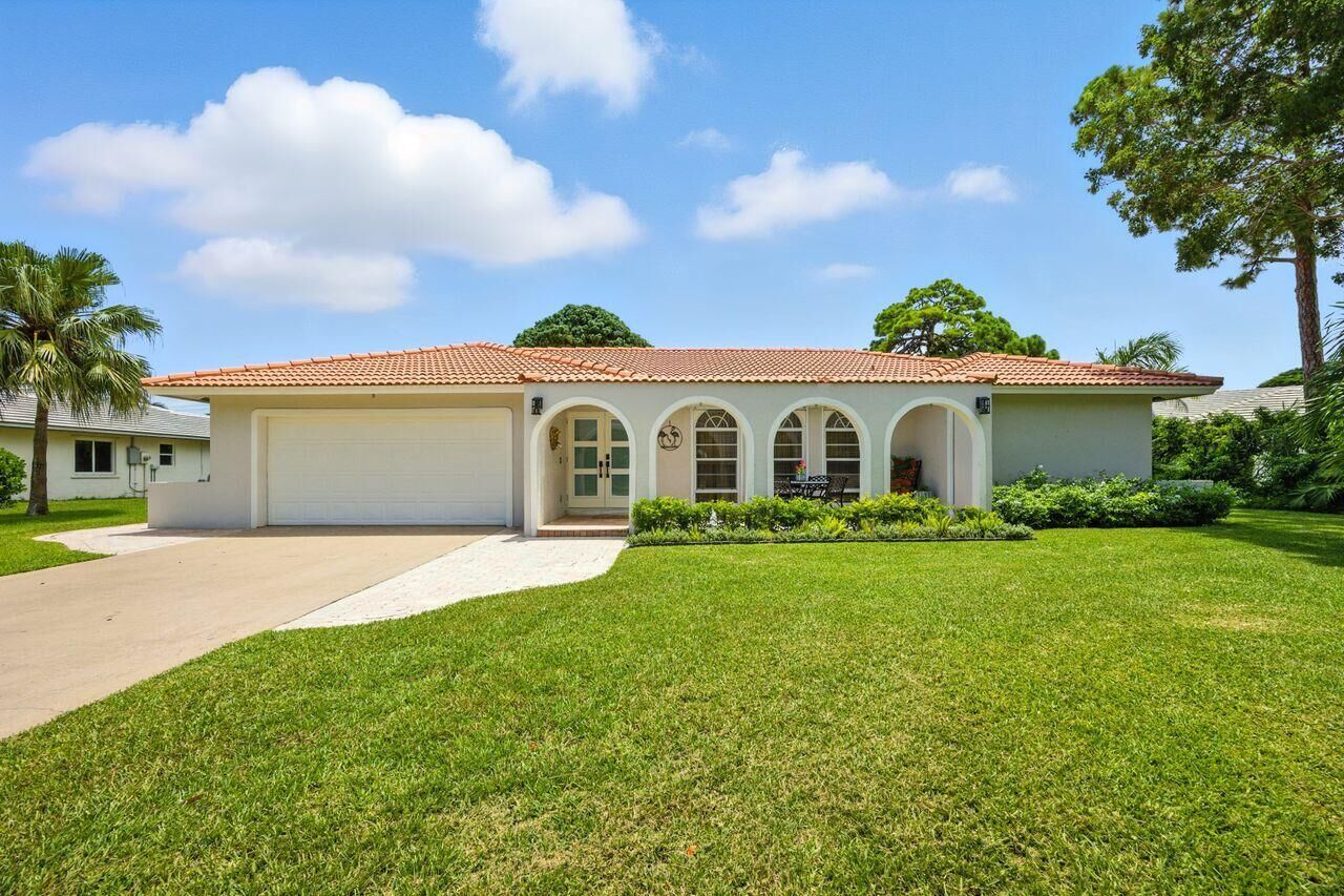 Property Photo: 2436 Timbercreek Circle NW FL 33431