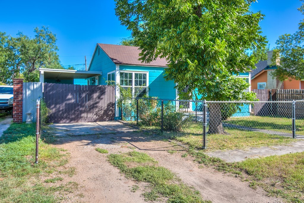 Property Photo:  24 W 25th St  TX 76903 