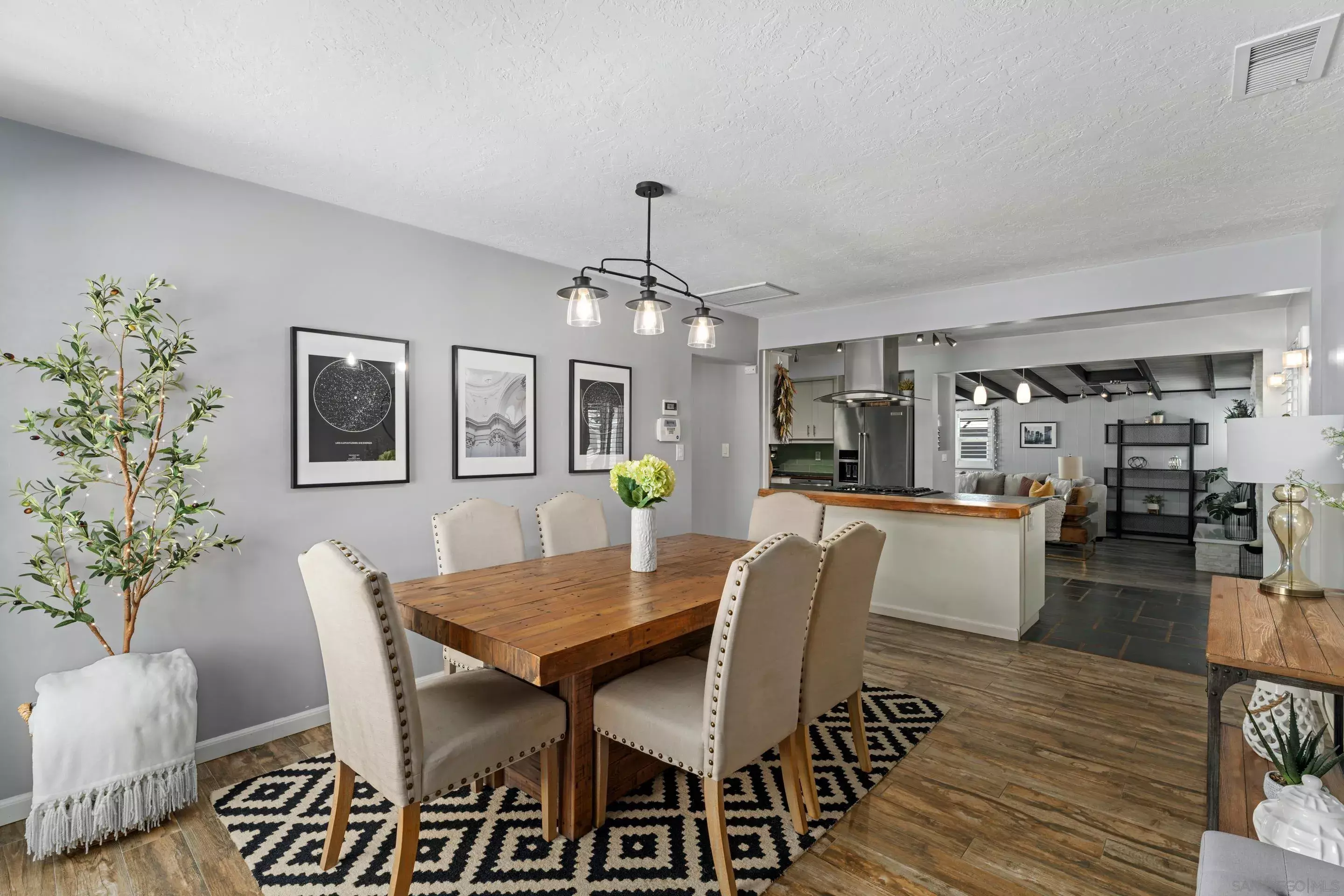 Property Photo: 3375 Karok Avenue CA 92117