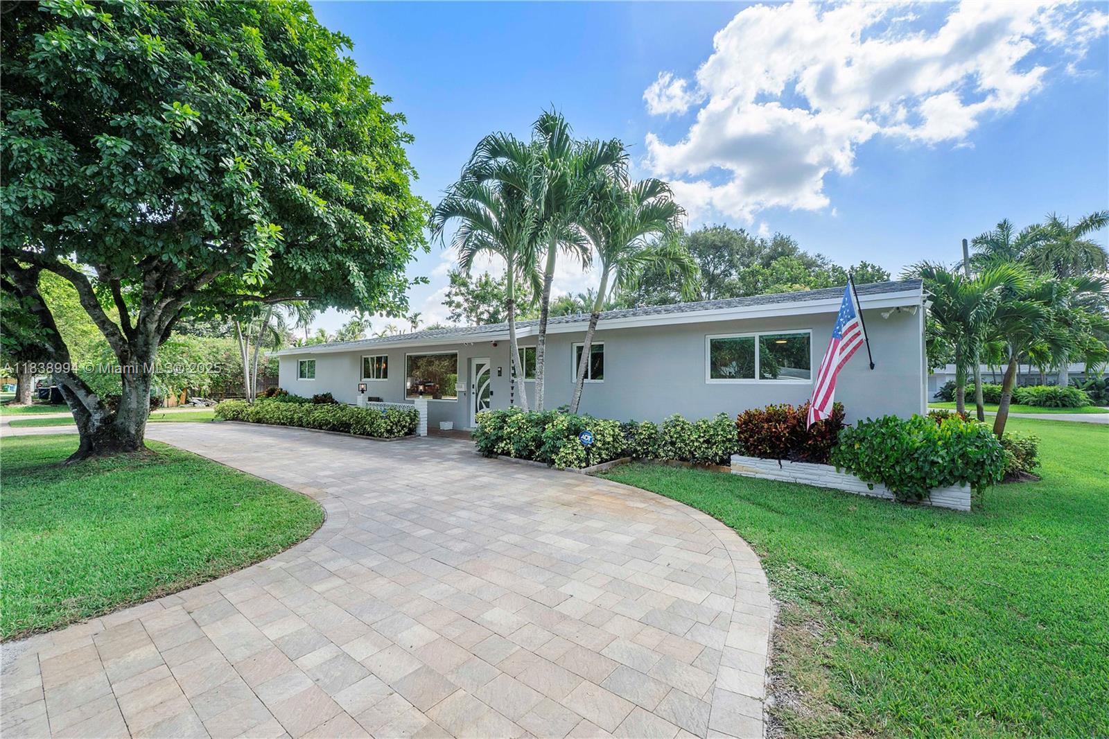Property Photo:  14701 NE 2nd Ct  FL 33161 