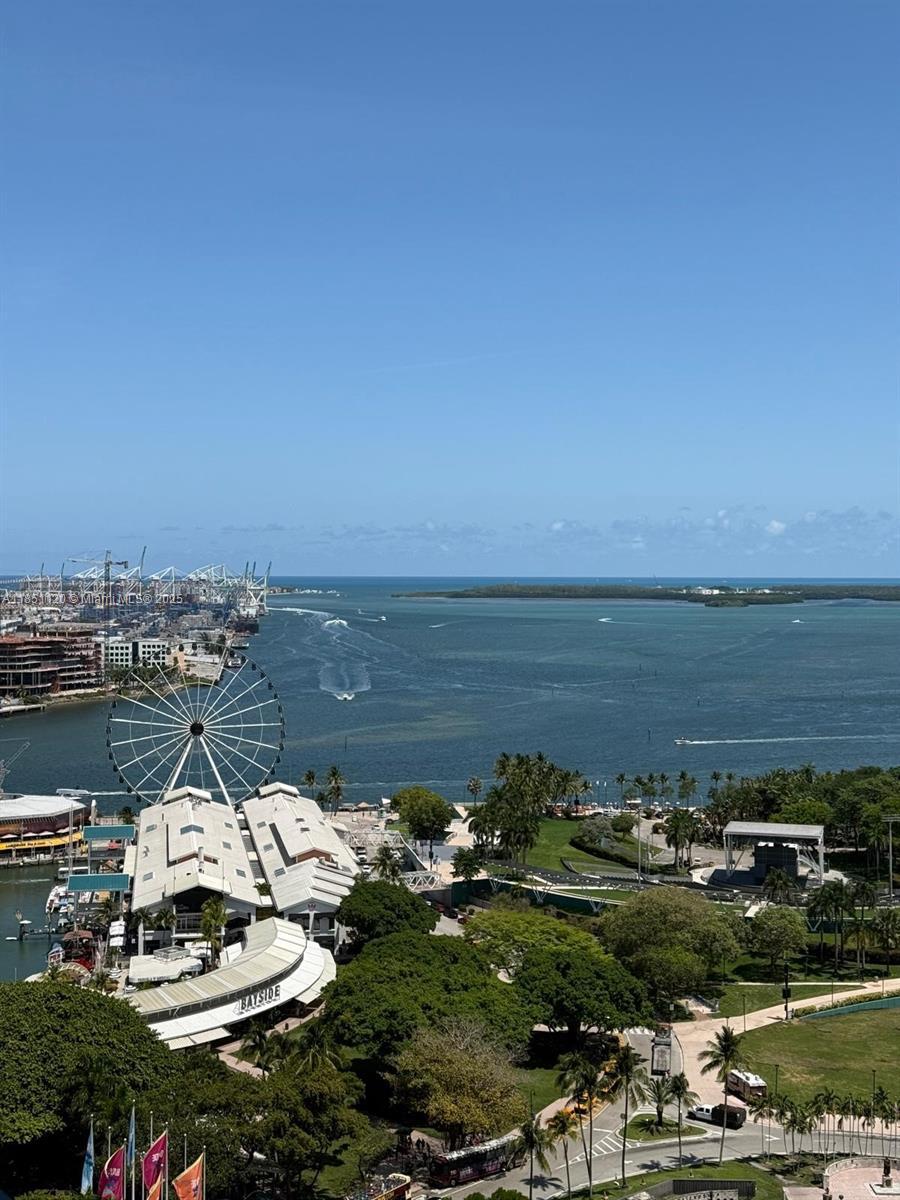 Property Photo: 398 NE 5th St 1812 FL 33132