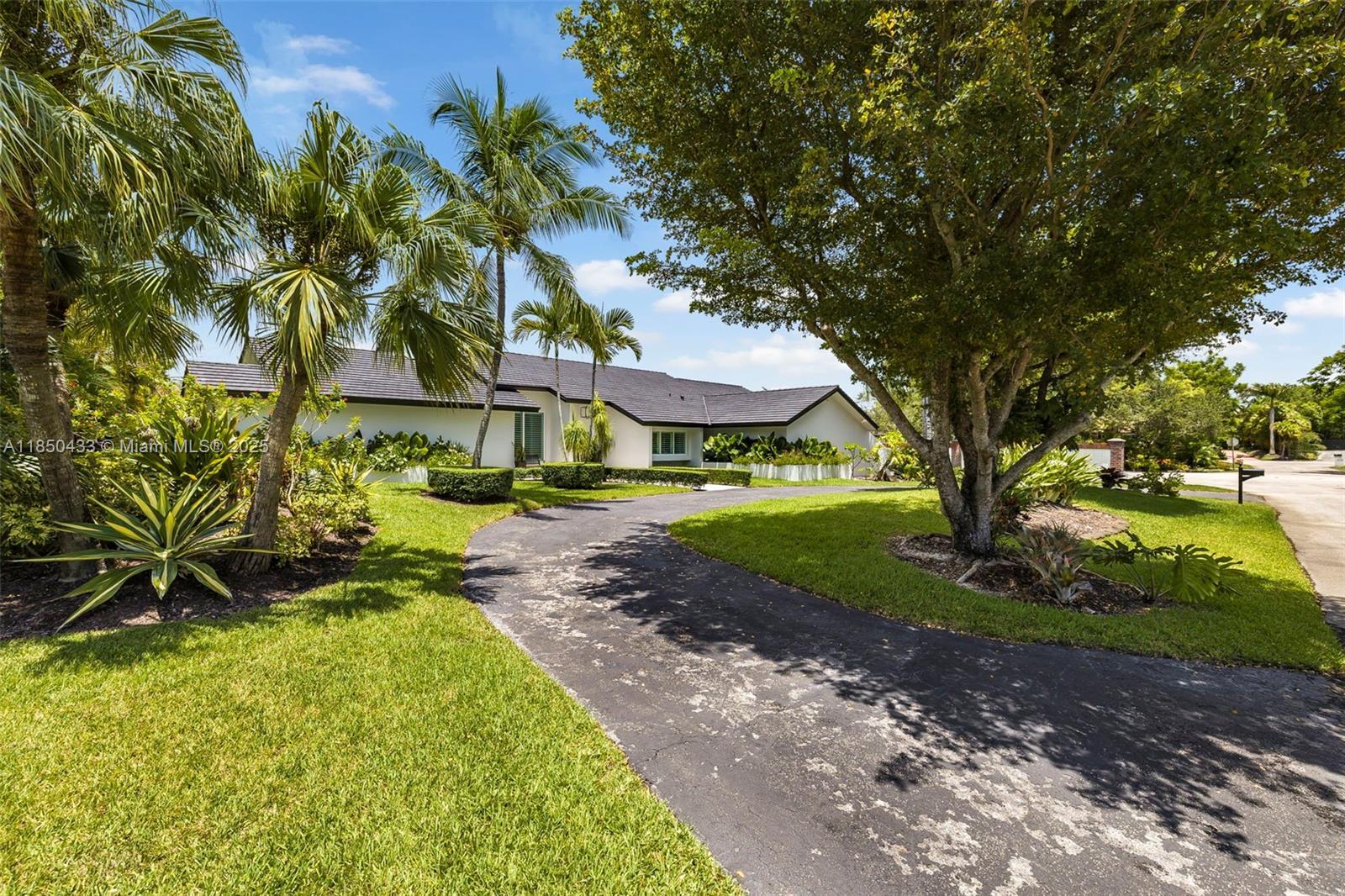 Property Photo: 10404 SW 87th Ct FL 33176