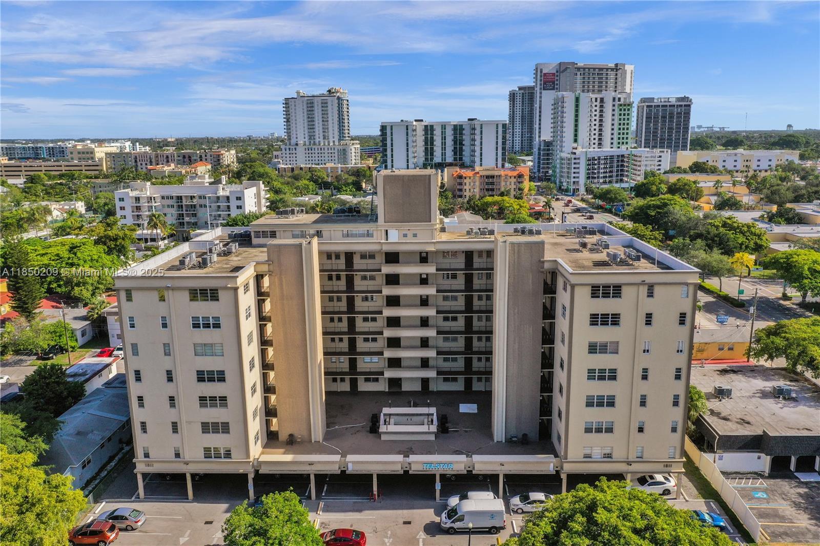 Property Photo: 1811 Jefferson St 606 FL 33020