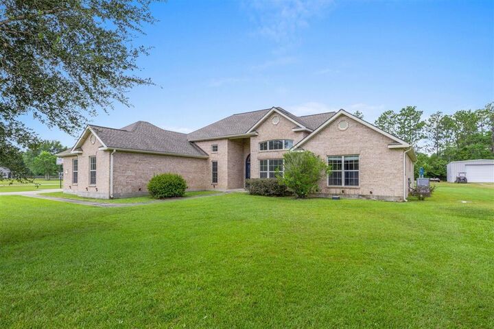 Property Photo: 2061 Quail Ridge Drive LA 70611
