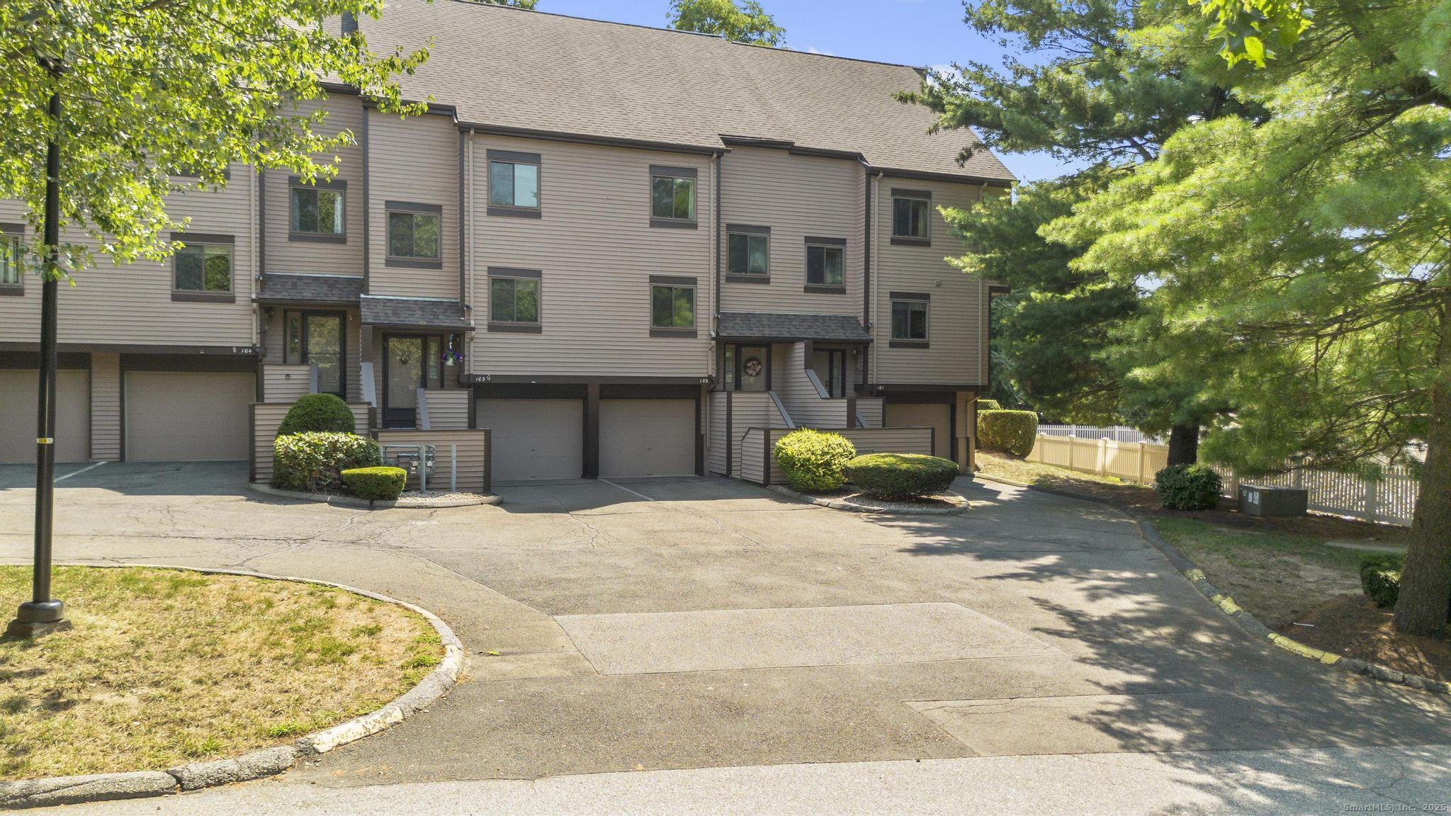Property Photo:  196 New Haven Avenue 101  CT 06418 