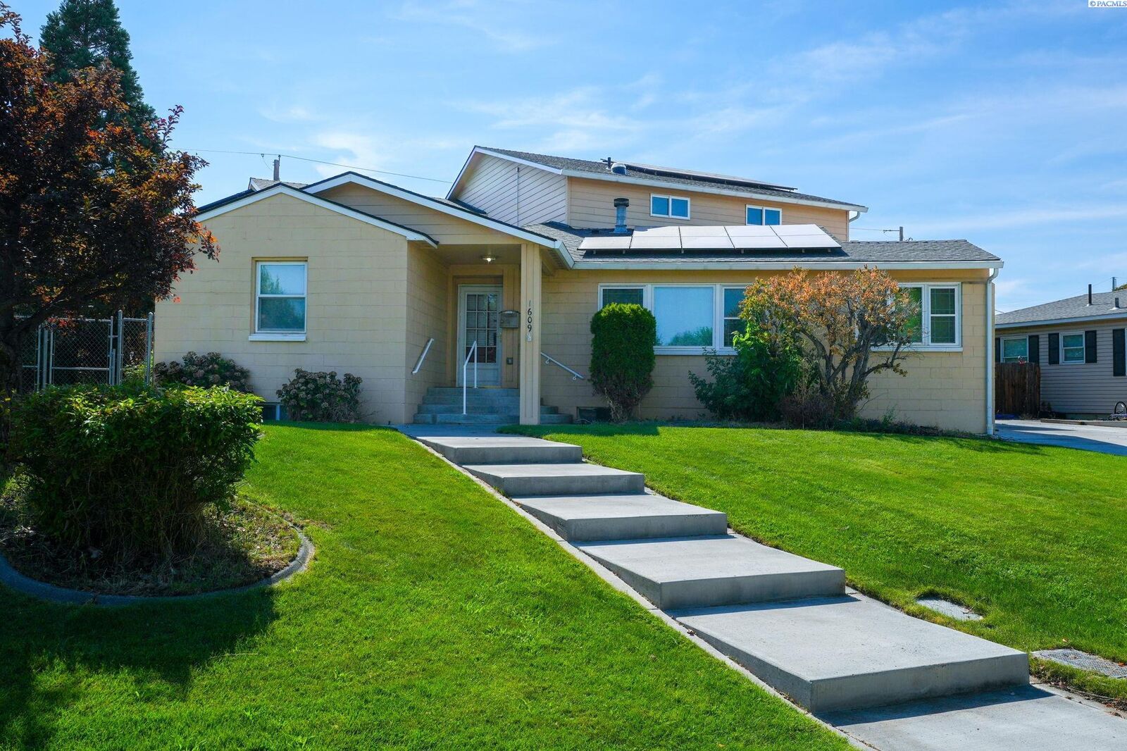 Property Photo: 1609 Judson Avenue WA 99354