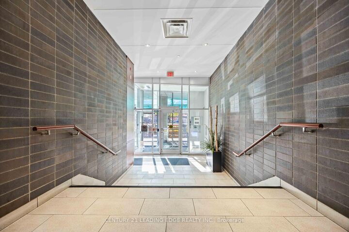 Property Photo:  44 Bond Street W 302  ON L1G 6R2 