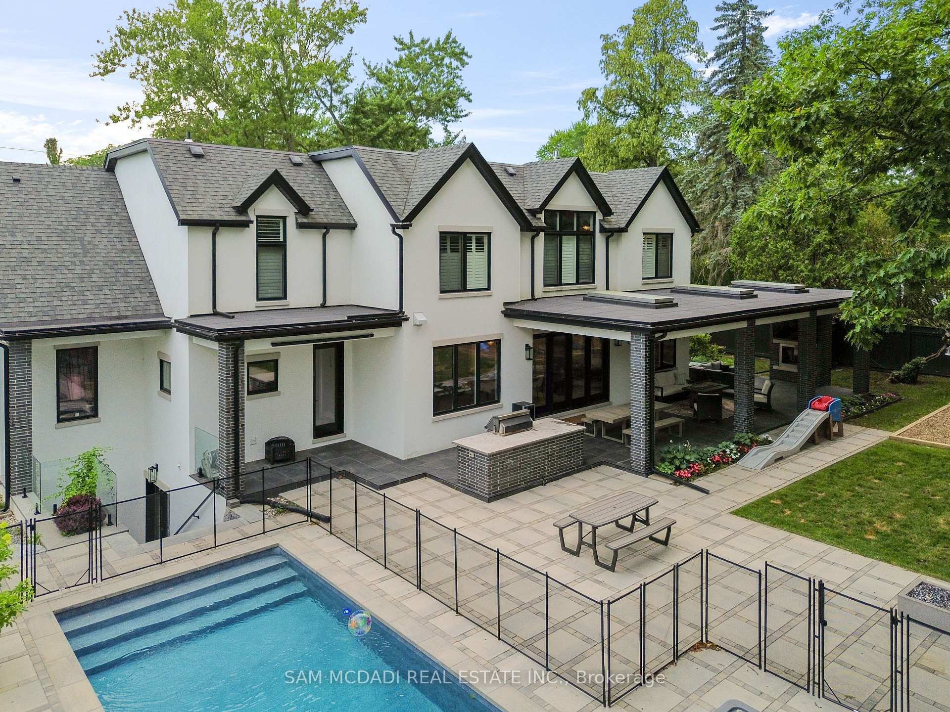Property Photo: 231 Wedgewood Drive ON L6J 4R6