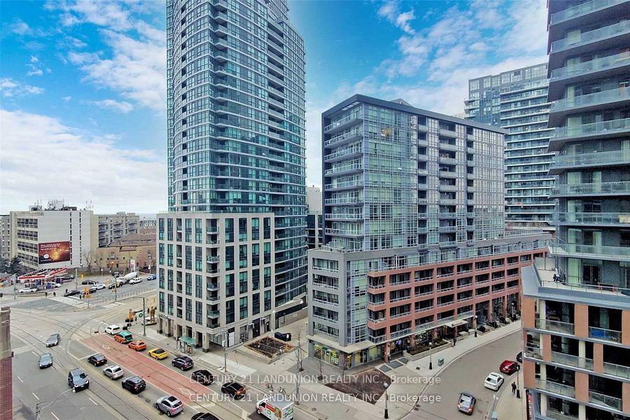 Property Photo:  19 Bathurst Street 902  ON M5V 0N2 