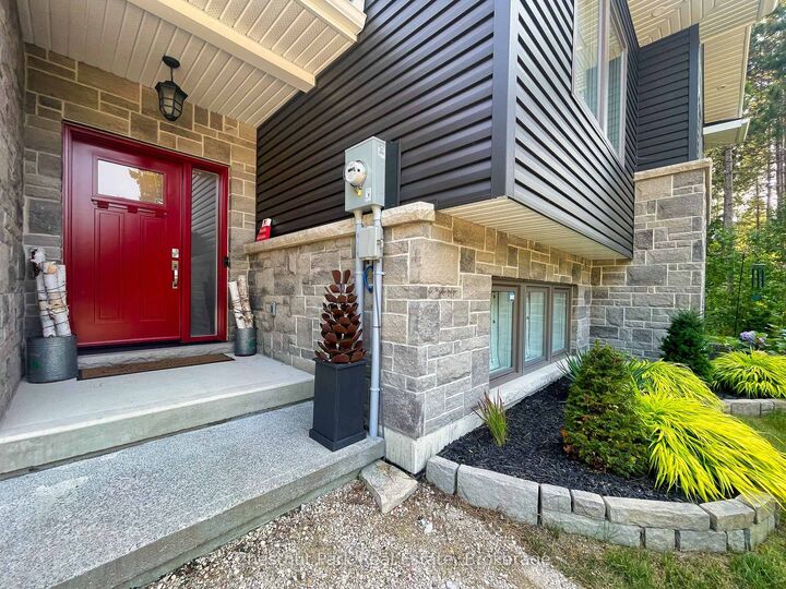 Property Photo:  18 Telford Street  ON N0H 2T0 