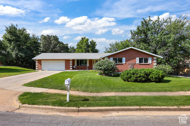 Property Photo: 2826 E Brinton Cir UT 84040