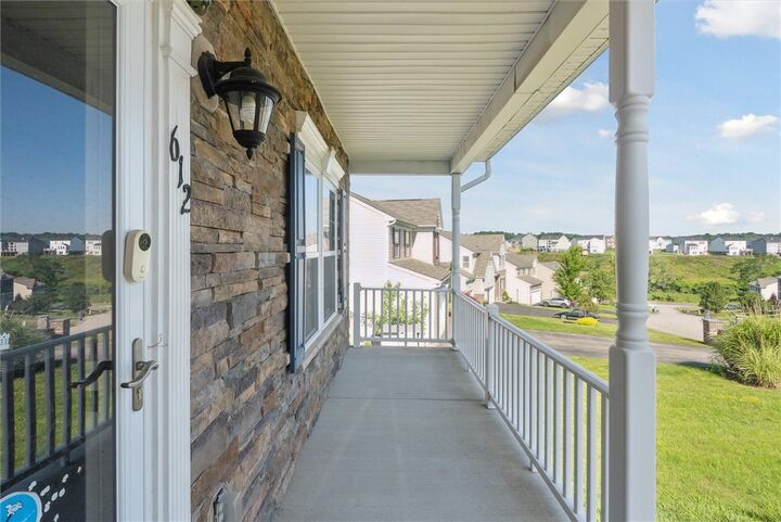 Property Photo:  612 Setter Ln  PA 15025 