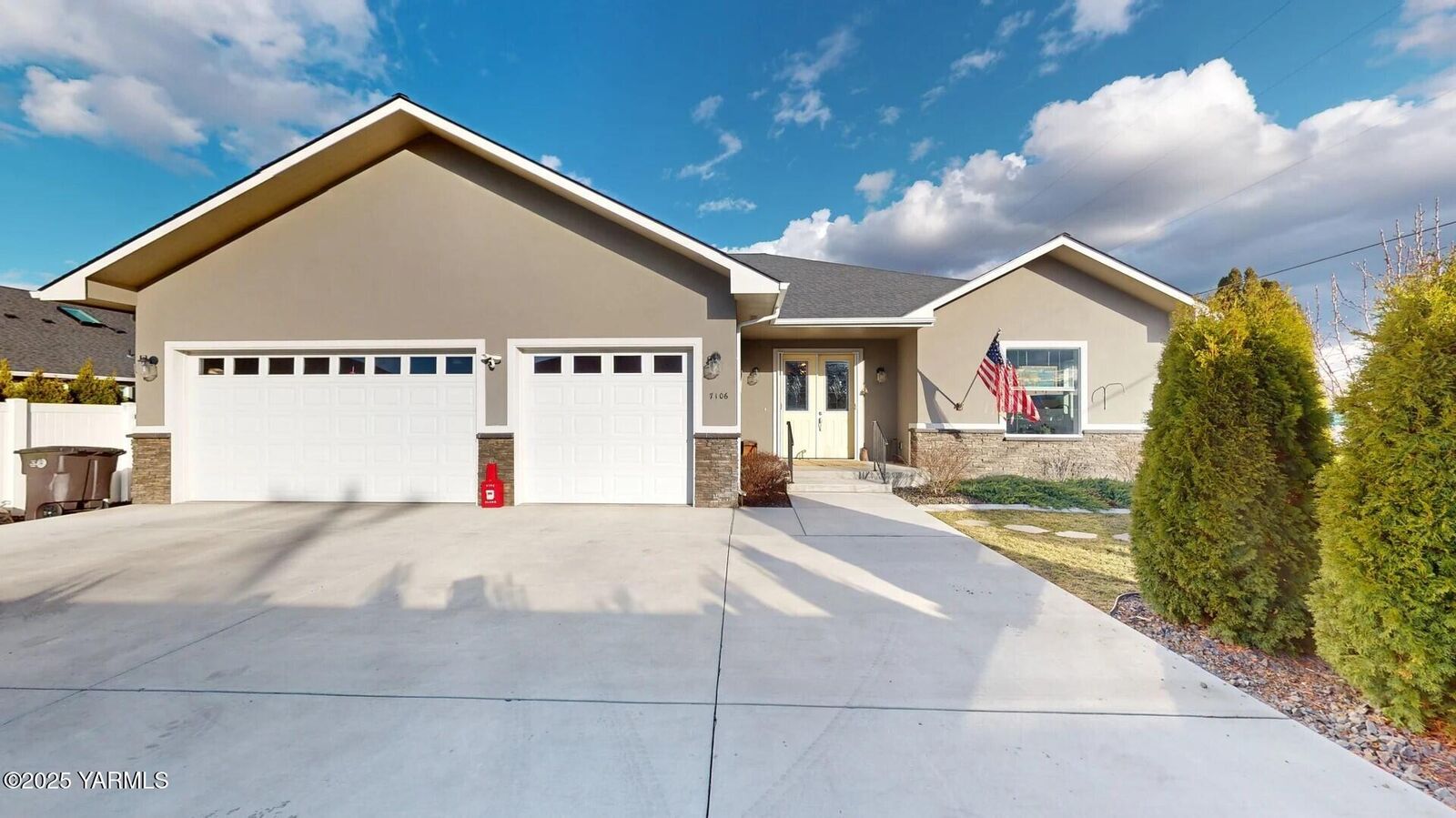 Property Photo: 7106 Vista Ridge Ave WA 98903